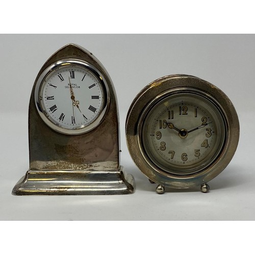 243 - An early 20th century timepiece, the 5 cm diameter dial with Arabic numerals, in a silver case, Birm... 