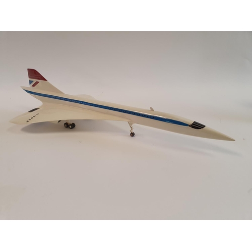 597 - A model of a Concorde, 63 cm wide