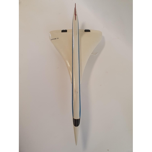 597 - A model of a Concorde, 63 cm wide