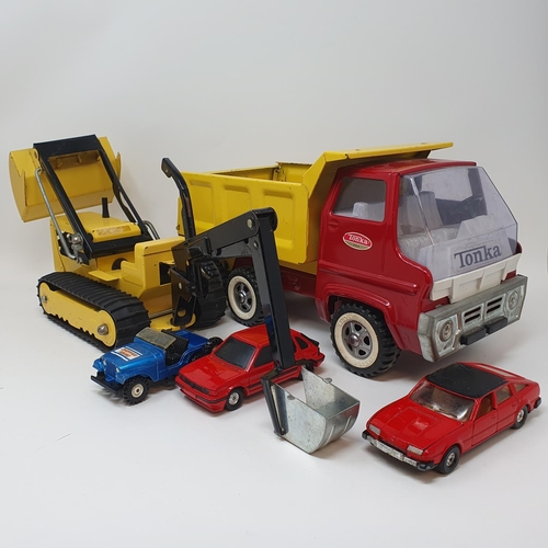 307 - A Tonka digger, and other toys (box)