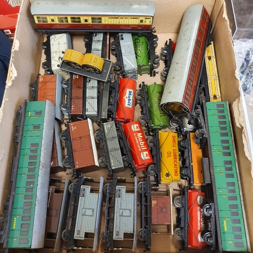 344 - A Hornby Dublo OO gauge T.P.O mail van set, boxed, various other Hornby Dublo boxed and unboxed loco... 