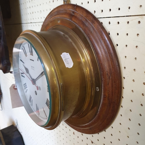 184 - A ships bulkhead type clock, the 18.5 cm diameter painted dial signed Smiths Astral, in a brass case... 