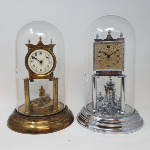 205 - A 400 day brass clock, under a glass dome, 28 cm high and another similar (2)