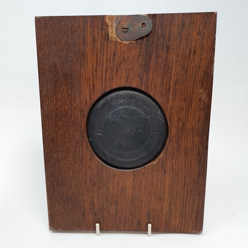 213 - A Short & Mason Mark V B altimeter, 12 cm diameter, mounted on an oak plaque, 23 cm high