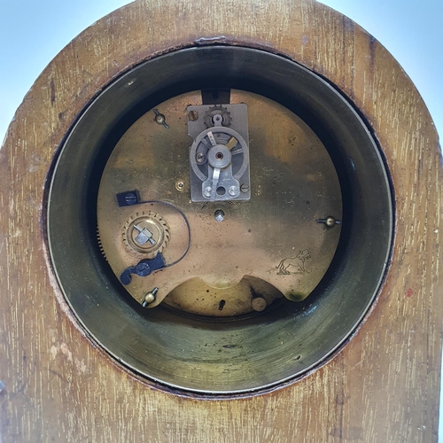 256 - An Edwardian mantel clock, in an inlaid mahogany case, 21.5 cm high, and a brass carriage clock (2)