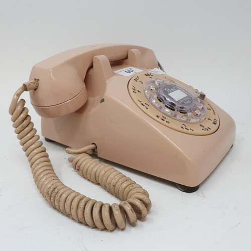 607 - A pink US 500 dial telephone