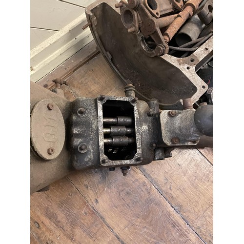1 - A gearbox, and other related items, understood by the owner to have come from an OM Tipo 469, a WWII... 