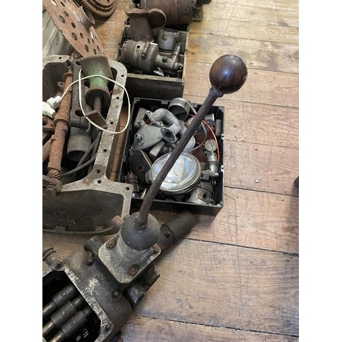 1 - A gearbox, and other related items, understood by the owner to have come from an OM Tipo 469, a WWII... 