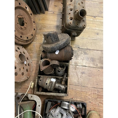 1 - A gearbox, and other related items, understood by the owner to have come from an OM Tipo 469, a WWII... 