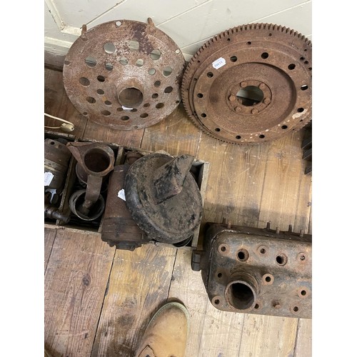 1 - A gearbox, and other related items, understood by the owner to have come from an OM Tipo 469, a WWII... 