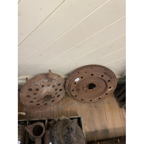1 - A gearbox, and other related items, understood by the owner to have come from an OM Tipo 469, a WWII... 