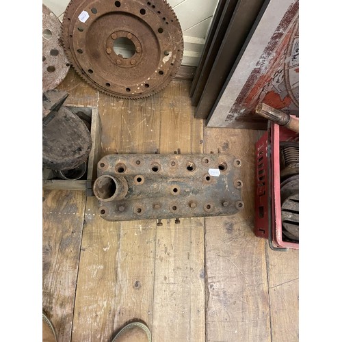 1 - A gearbox, and other related items, understood by the owner to have come from an OM Tipo 469, a WWII... 