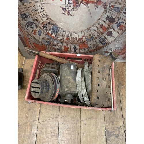 1 - A gearbox, and other related items, understood by the owner to have come from an OM Tipo 469, a WWII... 