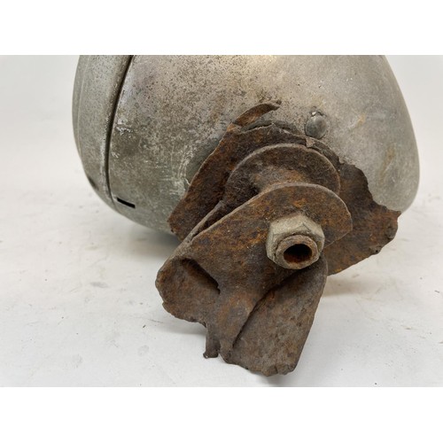 40 - Four headlamps, understood to be from a pre-war Ford, and four other headlamps (2 boxes)