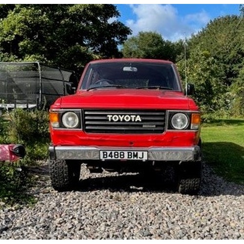 51 - 1985 Toyota Land Cruiser FJ60
Registration number B488 BMJ
MOT expires May 2022
Red, with a blue and...