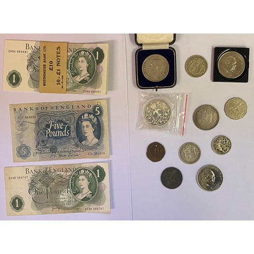 114 - A group of assorted commemorative and other coins, and a group of banknotes including a run of ten £... 