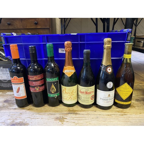 706 - Assorted champagne, wine and other items (qty)