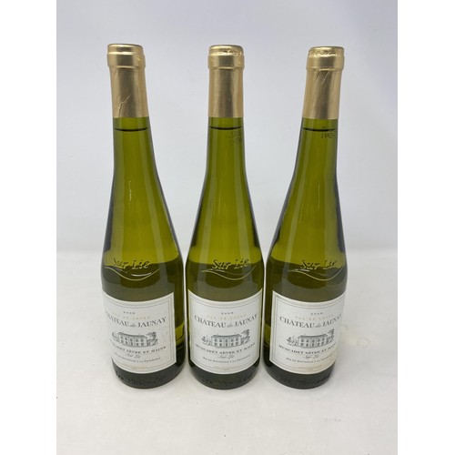 710 - Eighteen bottles of Chateau du Jaunay Muscadet (18)