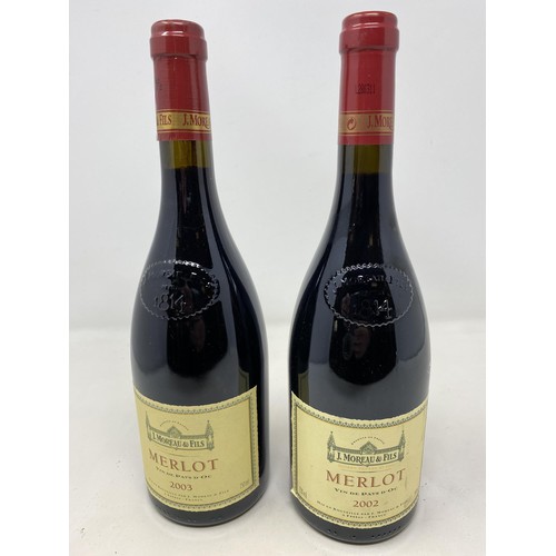 712 - Eighteen bottles of Merlot, Moreau & Fils (18)