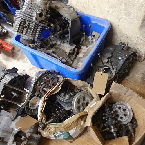 56 - Assorted engine and gearbox parts (qty)...