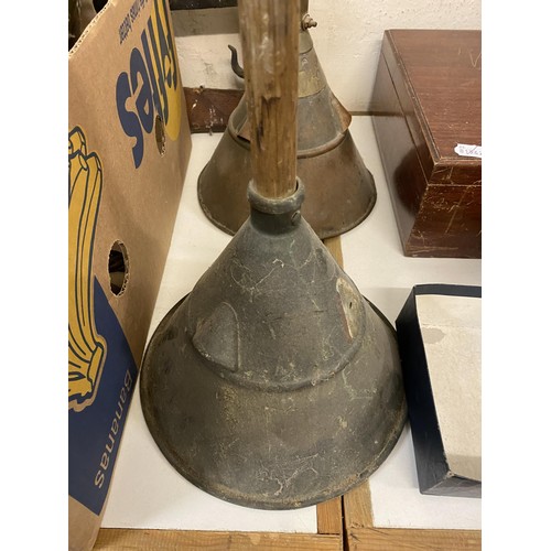 494 - A barometer, a brass bucket, and assorted metalwares (qty)