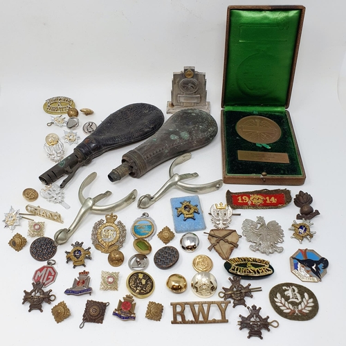 176 - A 19th century powder flask, assorted military badges, and other items (box)