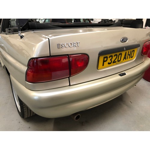 35 - 1996 Ford Escort Cabriolet Si
Registration number P320 AHO
Metallic gold
Alloy wheels
Just over 81,0... 