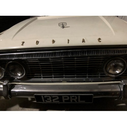 49 - ***Estimate reduced to £3,000-4,000***
1962 Ford Zephyr Zodiac
Registration number 132 PRL
White
Bee... 