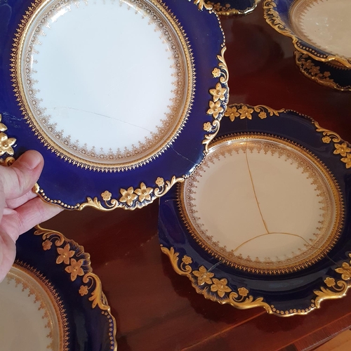 279 - A Copeland Spode porcelain part dessert service, decorated in blue and with gilt, comprising four co... 