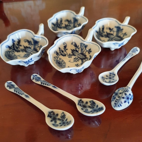 304 - A set of four Meissen porcelain leaf shaped dishes, decorated flowers and underglaze blue, approx. 8... 