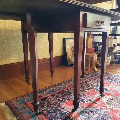 317 - An Edwardian mahogany drop leaf dining table, with boxwood stringing, 136 cm wide