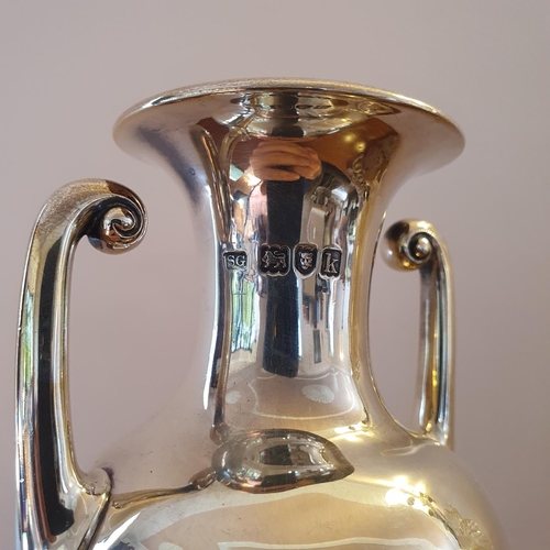 465 - A silver vase, of slightly ovoid form, with a reeded lower body, London 1905, 18.3 ozt, 24 cm high