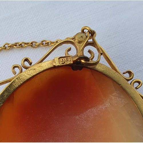 520 - An oval carved cameo brooch, in a 9ct gold setting