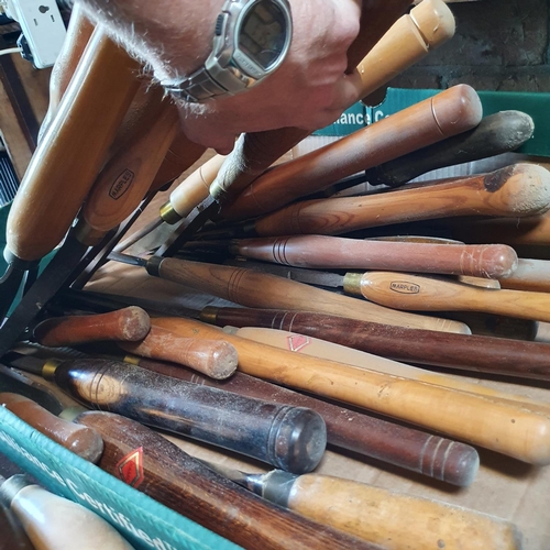 119 - A group of assorted wood turning chisels, including Diamic, Sorby and Marples (qty)