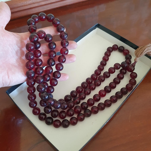 470 - A set of cherry amber type worry beads