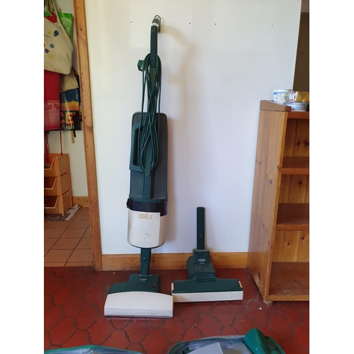 551 - A Vorwerk ET 340340 vacuum cleaner, with accessories