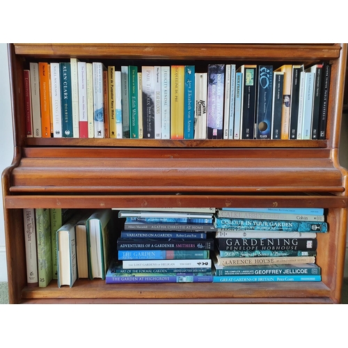 582 - The assorted books in the room, including Queen Mary, King George V and Alan Bennett