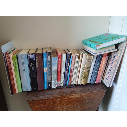 582 - The assorted books in the room, including Queen Mary, King George V and Alan Bennett