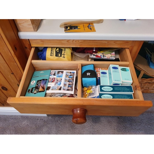 601 - The remaining loose contents of bedroom 3, including books, a single bed, wicker baskets, ceramics, ... 