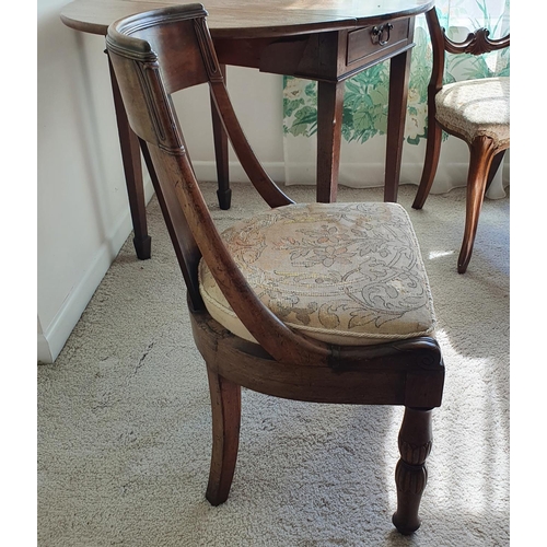 627 - A George III oval mahogany Pembroke table, 103 cm wide, two tables and three chairs (6)