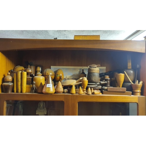 674 - Assorted lignum vitae treen, and other treen (top shelf of the lounge unit)