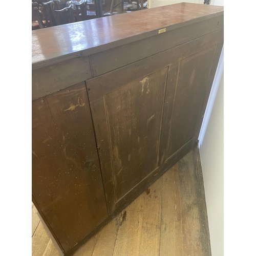 737 - A mahogany bookcase, with two adjustable shelves, 117 cm high x 140 cm wide