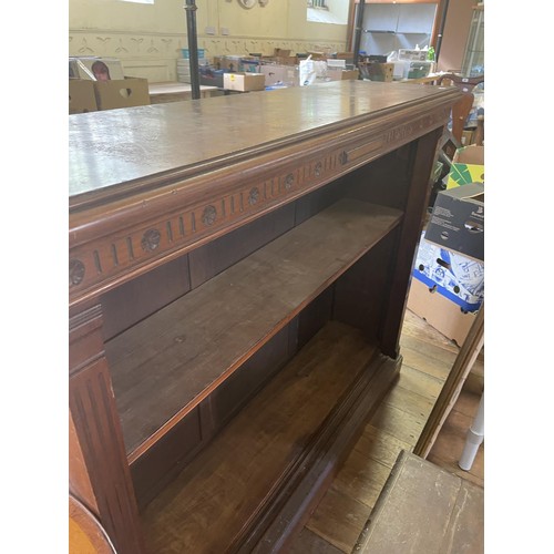 737 - A mahogany bookcase, with two adjustable shelves, 117 cm high x 140 cm wide