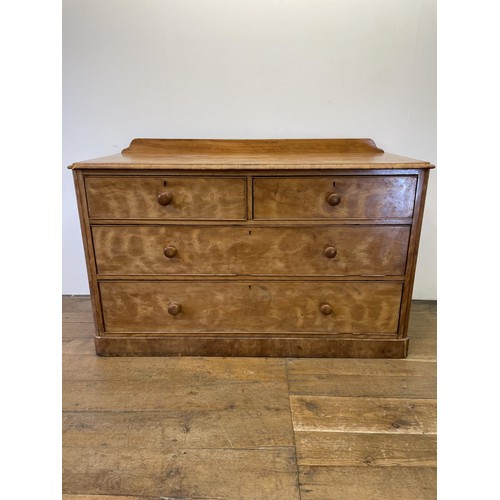 752 - A mahogany chest, having two short and two long drawers, 137 cm wide