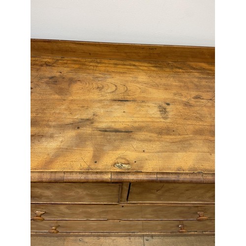 752 - A mahogany chest, having two short and two long drawers, 137 cm wide