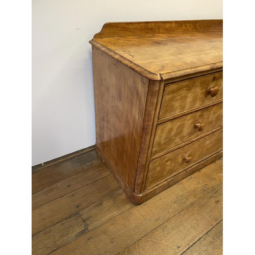 752 - A mahogany chest, having two short and two long drawers, 137 cm wide