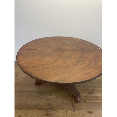 769 - A 19th century mahogany breakfast table, 137 cm wide