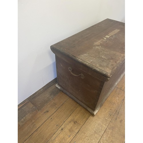 837 - An early 20th century pine trunk, 101 cm wide