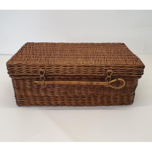 150 - A G.W. Scott and Sons c. 1909 large beautifully laid out four person wicker suitcased drinking and s... 