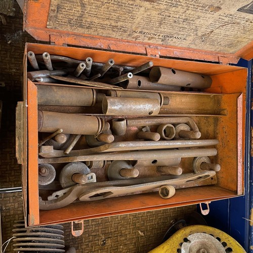 201 - A Sioux Canvey Valve Seat Grinder set, probably incomplete, and an Electro-Funditor amp meter, cased... 